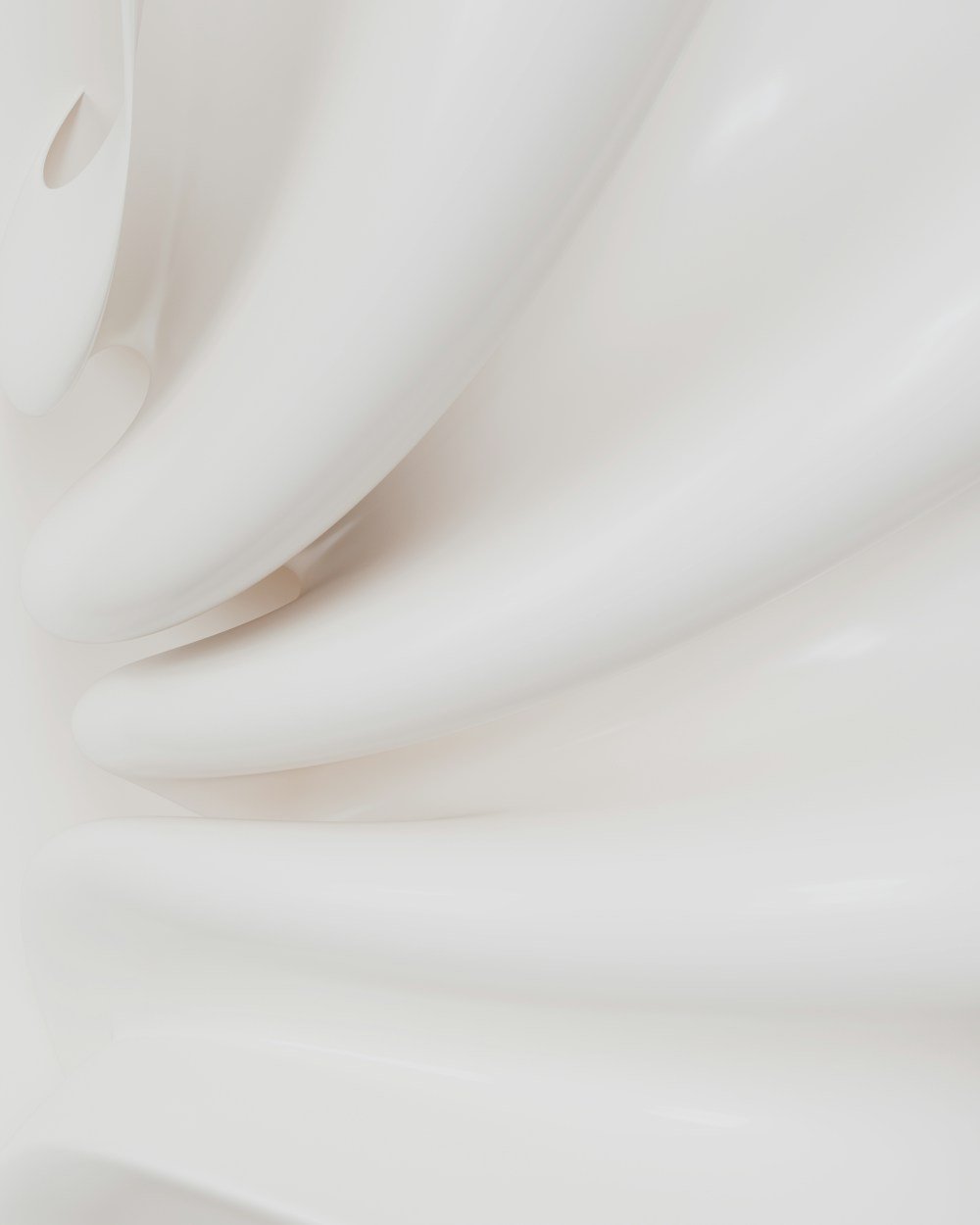 Crème blanche aux plis souples, en gros plan