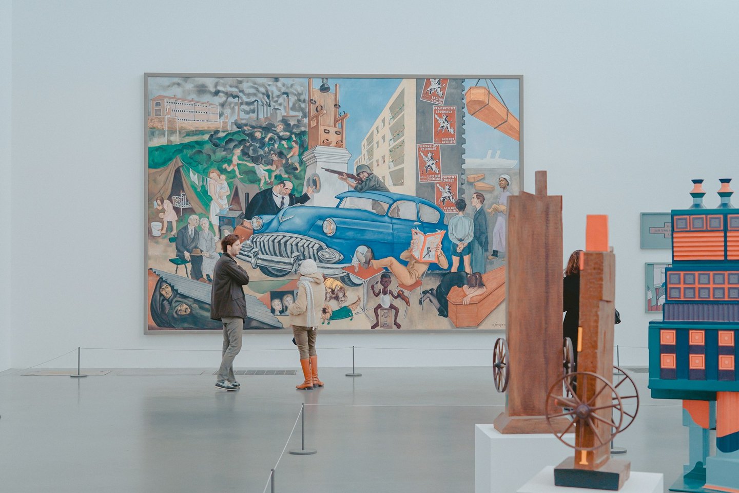 Salle de musée avec grand tableau pour l’exposition Midi au musée