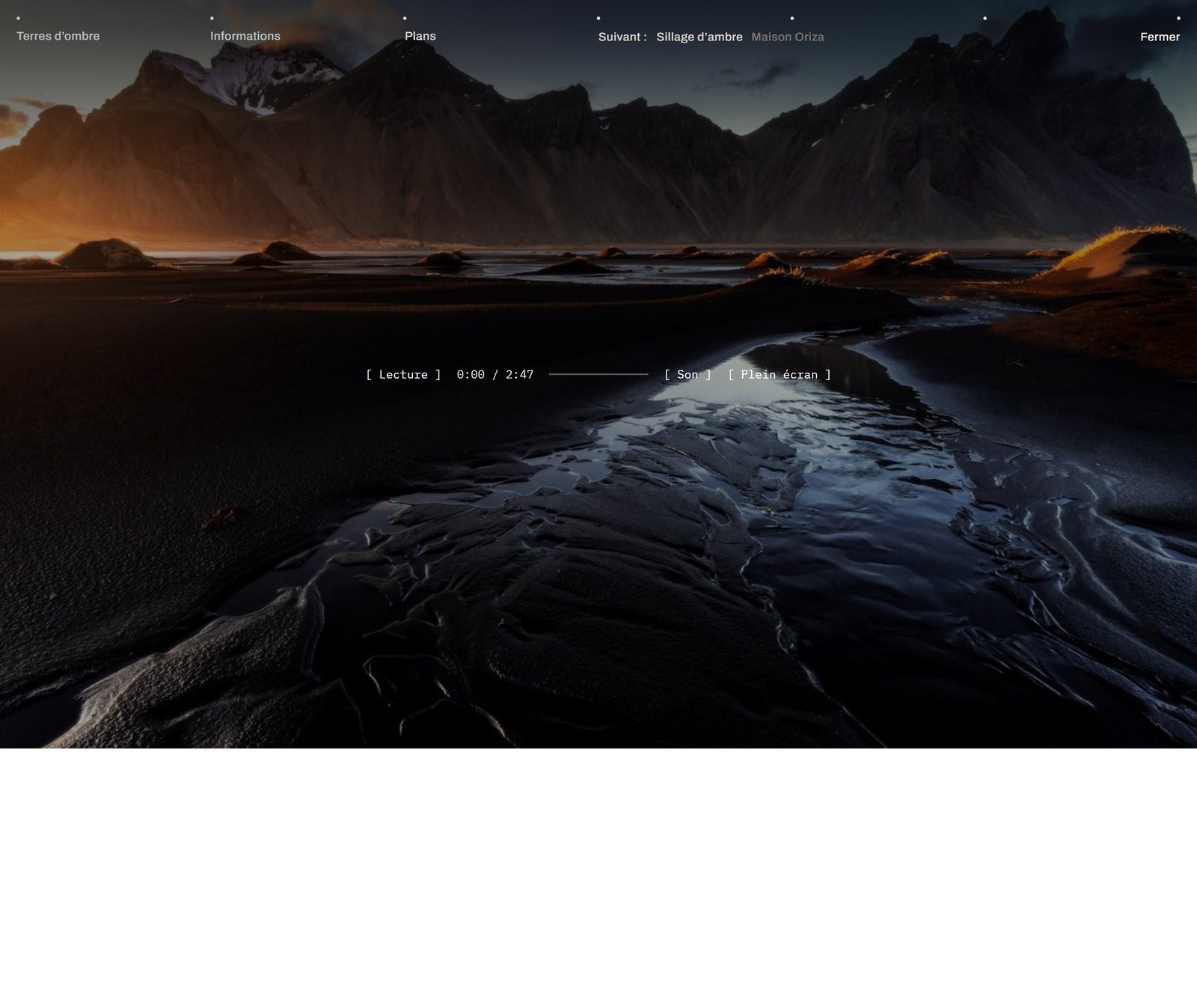 Page d'un film du site Studio 47 : lecteur plein écran sur un paysage de montagnes au couchant, page entière