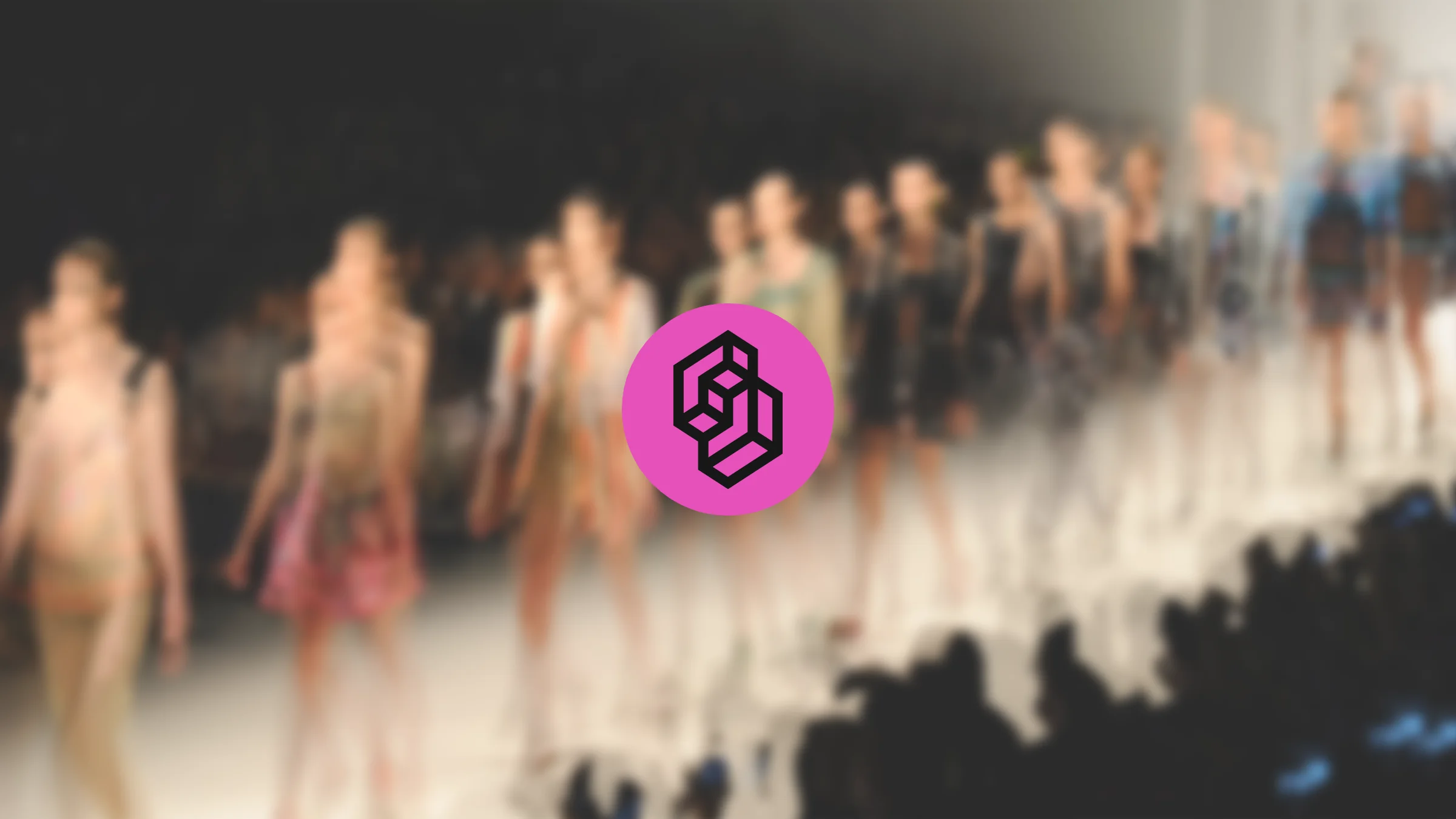 Logo TypeSafe AI sur un défilé de mode flouté