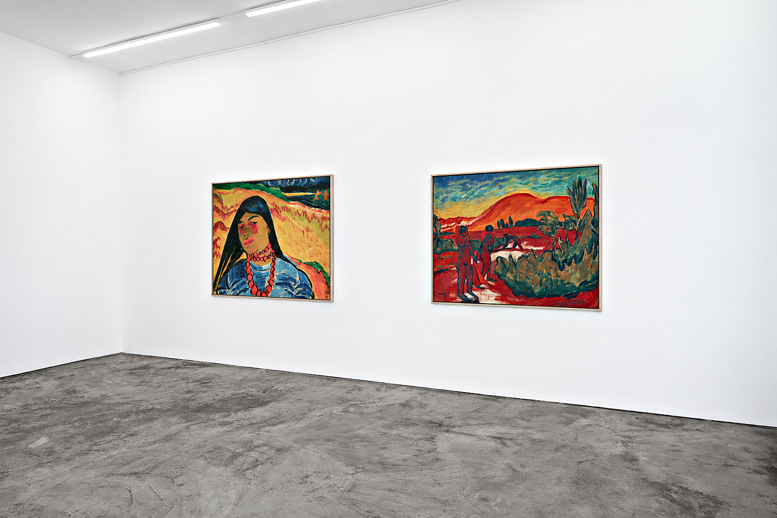 Salle d'exposition blanche où sont accrochées deux toiles de Max Pechstein, Von Berg & Cross